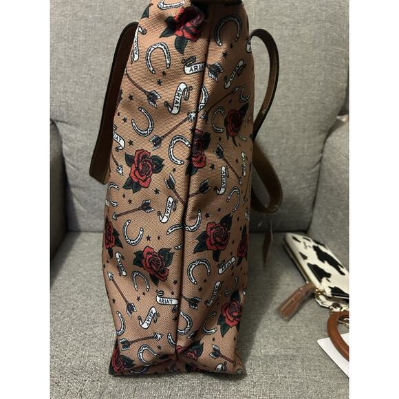 Ariat Tote Bag Women's Rose & Horseshoe Arrow‎ Cruiser Zipper Top New - Picture 7 of 8